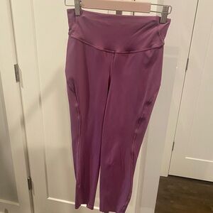 Excellent Condition Lululemon 21” Base Pace Leggings Orchid Purple size 6